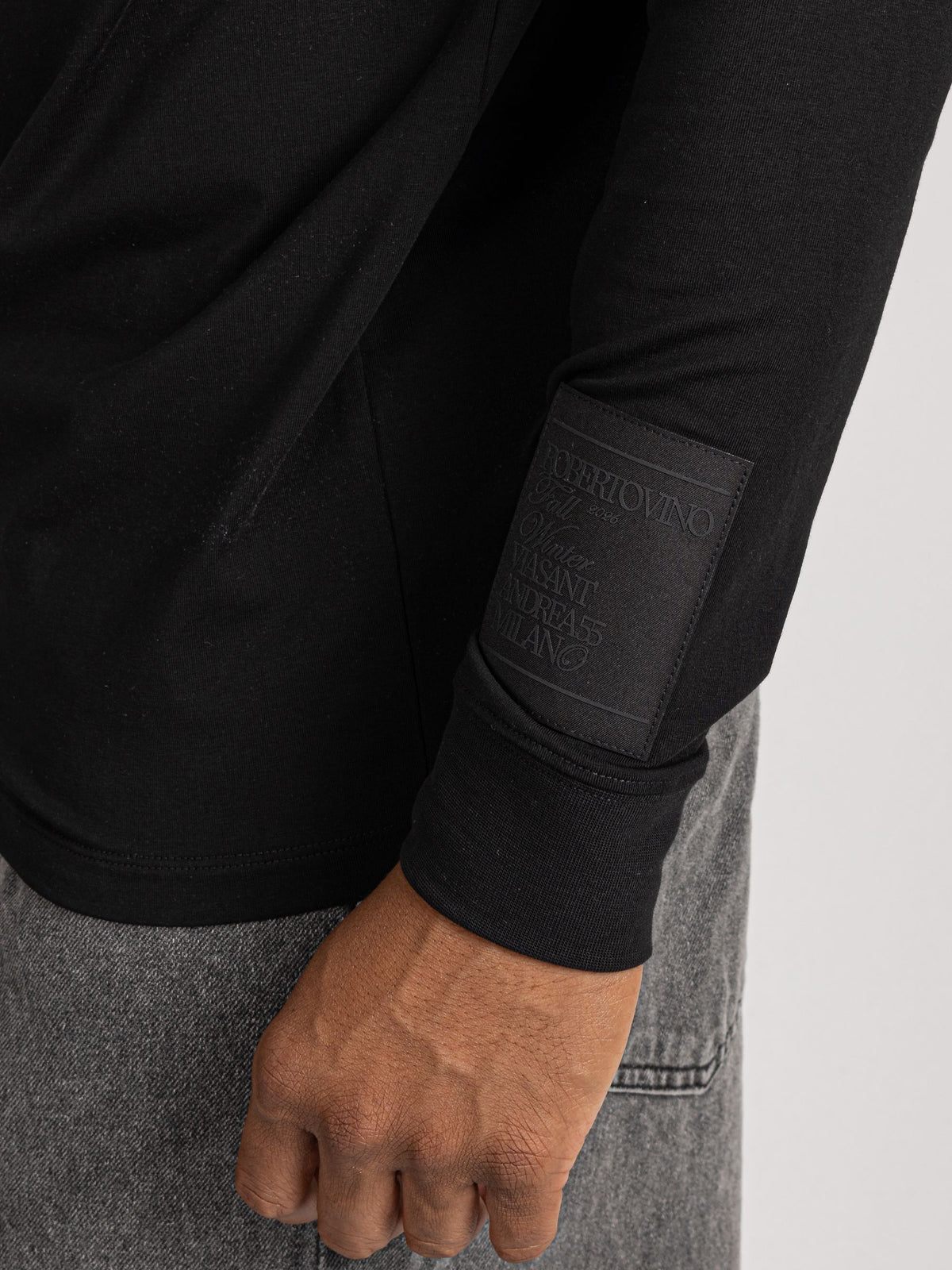 Roberto Vino "Slim Fit Long Sleeve Tee" - Milano Script Black